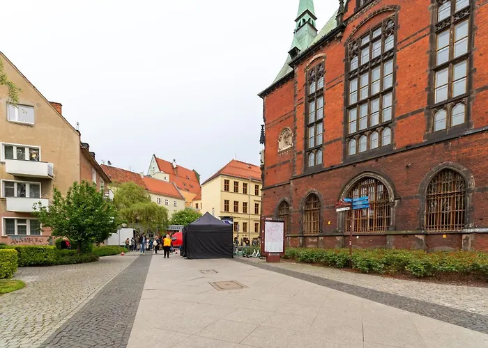 Rynek Homely By Bookinghost